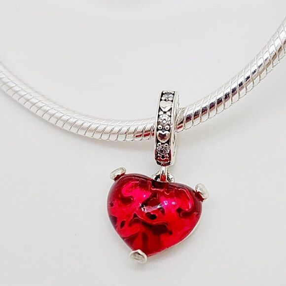 Pandora Disney Mickey & Minnie Mouse Kiss Red Murano Glass - Picture 2 of 5